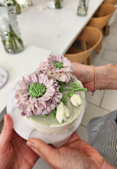 Bento Cake Decorating Workshop: Buttercream Flowers