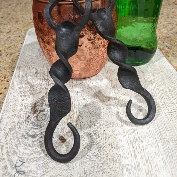 Blacksmithing - Forging a bottle opener 