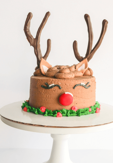 Decorate a Holiday Reindeer Cake