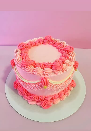Decorate a Preppy Vintage Cake