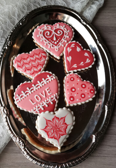 Decorate Valentine's Cookies