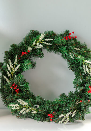 Make a Holiday Wreath at Home