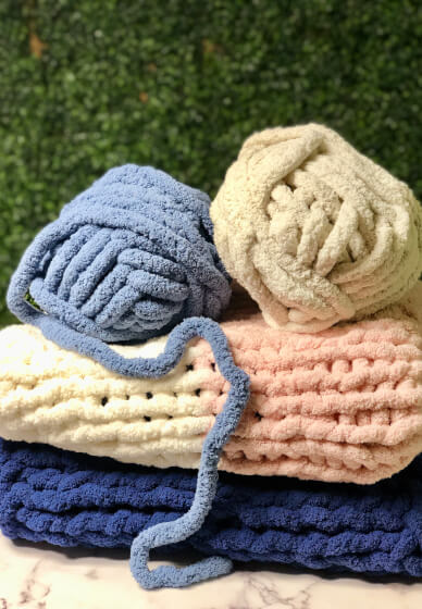 Knitting Kit & Guide | Crochet A Chunky Knit Blanket | Craft Kits for  Adults | Crochet Kit for Beginners | Includes Chunky Yarn, Knitting  Needles, 