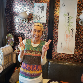 Yuka Inoue, paper craft and ink teacher