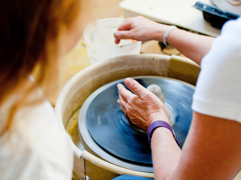 3 Reasons to Try Out Pottery Wheel for Beginners